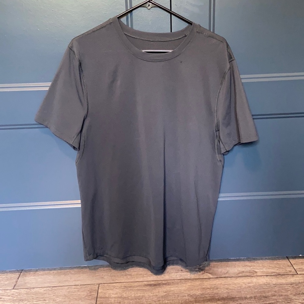 Lululemon Mens Tee- Size Lrg